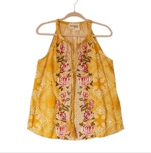 New Savanna Jane Mustard Floral Embroidered Rayon Tank‎ Blouse Size Medium NWT